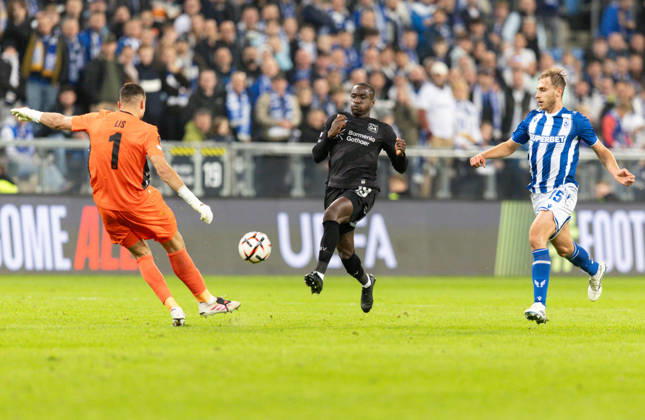 Europa League: Lech Poznan vs Bayer 04 Leverkusen Mateusz Lis, Moussa Diaby, Michal Gurgul during Europa League: Lech Poznan vs Bayer 04 Leverkusen match in Poznan, Poland, on October 15, 2026 Poznan Poland Copyright: xFotoxOlimpikx originalFilename:jastrzebowski-europale261015_npijx