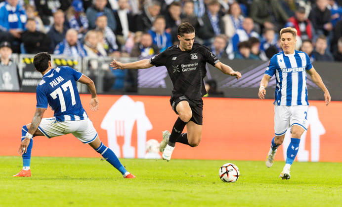 Europa League: Lech Poznan vs Bayer 04 Leverkusen Luis Palma, Miguel Gutierrez, Joel Pereira during Europa League: Lech Poznan vs Bayer 04 Leverkusen match in Poznan, Poland, on October 15, 2026 Poznan Poland Copyright: xFotoxOlimpikx originalFilename:jastrzebowski-europale261015_nprBK