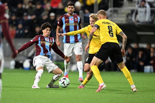 KuPS Kuopio v Trabzonspor - UEFA Conference League TAMPERE, FINLAND - OCTOBER 15: Benjamin Bouchouari of Trabzonspor in action against Samuel Pasanen of KuPS Kuopio during the UEFA Conference League Week 1 match between KuPS Kuopio and Trabzonspor at Tammelan Stadium, on October 15, 2026 in Tampere, Finland. Hasan Tascan Anadolu Tampere Finland. Editorial use only. Please get in touch for any other usage.  Copyright: x2026xAnadoluxHasanxTascanx