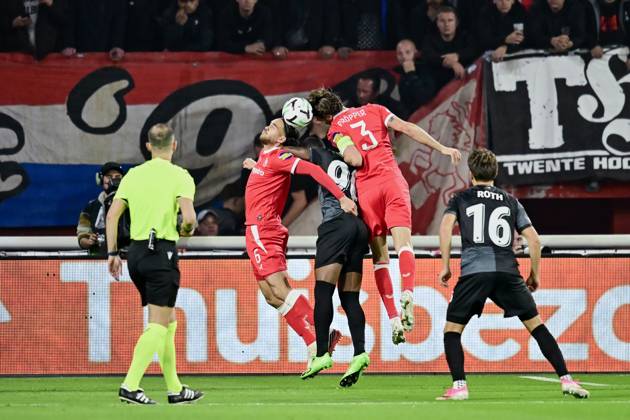 ENSCHEDE , 15Ã10-2026 , Stadium Grolsch Veste , season 2026 2027 , UEFA Conference League football , match between FC Twente and FC Thun , picture shows FC Twente player Ramiz Zerrouki and FC Twente player Robin Propper Twente - Thun  x208453513x Copyright: