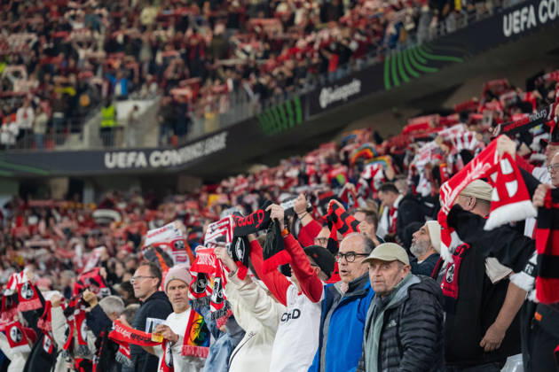 15.10.2026, xjyhynx, Fussball UEFA Conference League, SC Freiburg - FK Jablonec v.l. Fans des Heimvereins SC Freiburg Freiburg