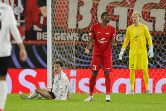Soccer, Conference League 2026: Brann vs. Lincoln Red Imps, Bergen, October 15, 2026. Lincoln Red Imps’Álvaro Romero and Brann’s Neraysho Kasanwirjo during the Conference League soccer match between SK Brann and Lincoln Red Imps at Brann Stadium. Photo: Paul S. Amundsen, NTB, Bergen, Norway. EDITORIAL USE ONLY. RESTRICTED USE FOR BETTING COMPANIES.  Copyright: xPaulxS.xAmundsenx xNTBx