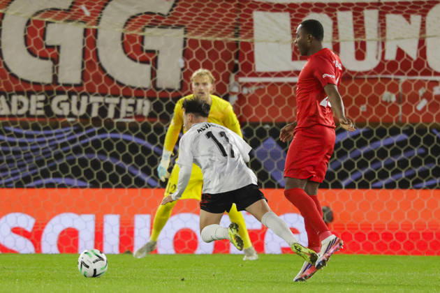 Soccer, Conference League 2026: Lincoln Red Imps vs. Brann, Bergen, October 15, 2026. Lincoln Red Imps’Álvaro Romero and Brann’s Neraysho Kasanwirjo during the Conference League soccer match between SK Brann and Lincoln Red Imps at Brann Stadium. Photo by Paul S. Amundsen, NTB, Bergen, Norway. EDITORIAL USE ONLY. RESTRICTED USE FOR BETTING COMPANIES.  Copyright: xPaulxS.xAmundsenx xNTBx