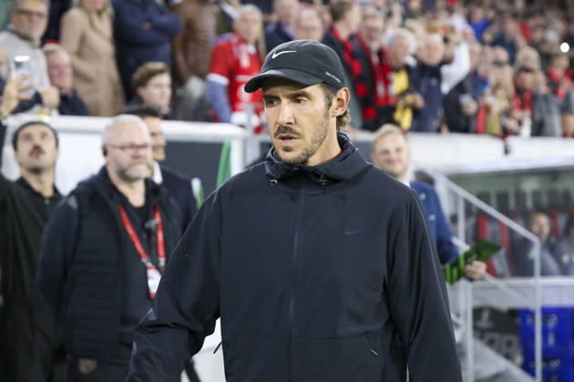 Julian Schuster (SC Freiburg, Trainer) vor Spielbeginn , Deutschland, Fussball, UEFA Conference League, 1. Spieltag, 2026 2027, SC Freiburg vs. FK Jablonec, 15.10.2026, Freiburg im Breisgau Stadion am Wolfswinkel Deutschland Copyright: xGrantxHubbsx