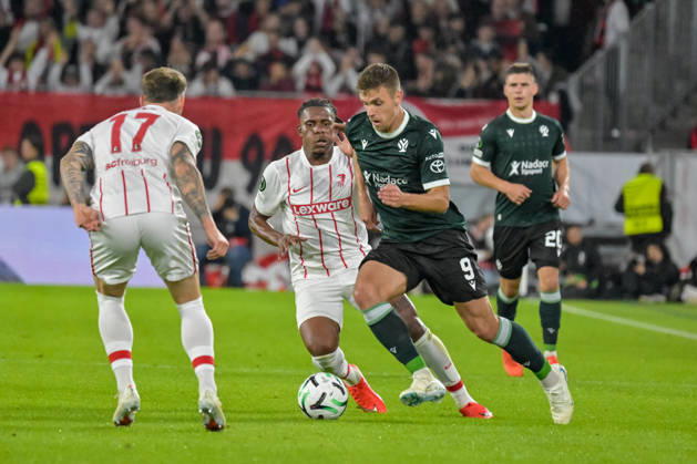 Antonin Rusek (FK Jablonec, 09) mit Ball bei Cyriaque Irie (SC Freiburg, 22), Lukas Kuebler (SC Freiburg, 17) GER, SC Freiburg vs JK Jablonec, Fussball, Uefa Conference League, 1. Spieltag, Saison 2026 2027, 15.10.2026 GER, SC Freiburg vs JK Jablonec, Fussball, Uefa Conference League, 1. Spieltag, Saison 2026 2027, 15.10.2026 Freiburg Copyright: xEibner-Pressefotox EP_THS