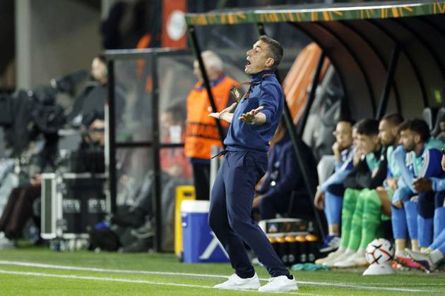 NIJMEGEN - Levski Sofia coach Julio Velazquez during the Europa League match between NEC and PFC Levski Sofia at De Goffert on October 15, 2026 in Nijmegen, the Netherlands. BART STOUTJESDIJK ANP xVIxANPxSportx xxANPxIVx 572551212 originalFilename: 572551212.jpg