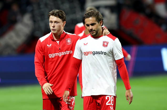 ENSCHEDE - FC Twente midfielder Sondre Ørjasæter and FC Twente defender Bart van Rooij during the UEFA Conference League match between FC Twente and FC Thun at Grolsch Veste on 15 October 2026 in Enschede, Netherlands. PETER LOUS EYE4IMAGES DeFodi Images -