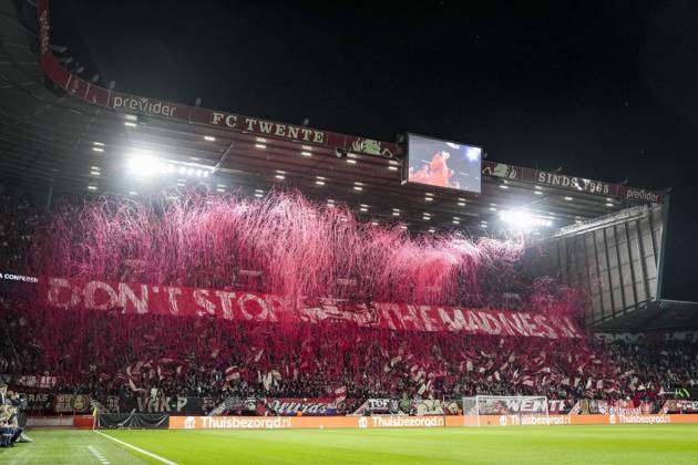 ENSCHEDE - Confetti flies over the stands ahead of the Conference League match between FC Twente and FC Thun at De Grolsch Veste stadium on October 15, 2026, in Enschede, the Netherlands. TOBIAS KLEUVER ANP xVIxANPxSportx xxANPxIVx 572551437 originalFilename: 572551437.jpg