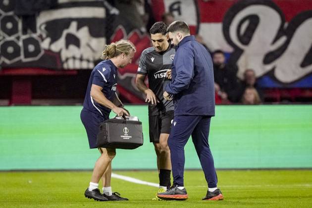 ENSCHEDE - Furkan Dursun of FC Thun injured on the sidelines during the Conference League match between FC Twente and FC Thun at De Grolsch Veste stadium on October 15, 2026 in Enschede, the Netherlands. TOBIAS KLEUVER ANP xVIxANPxSportx xxANPxIVx 572551540 originalFilename: 572551540.jpg