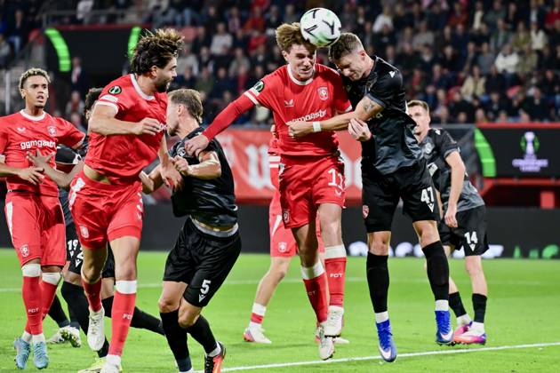 ENSCHEDE , 15Ã10-2026 , Stadium Grolsch Veste , season 2026 2027 , UEFA Conference League football , match between FC Twente and FC Thun , picture shows FC Twente player Daan Rots vs FC Thun player Fabio Fehr Twente - Thun  x208454012x Copyright: