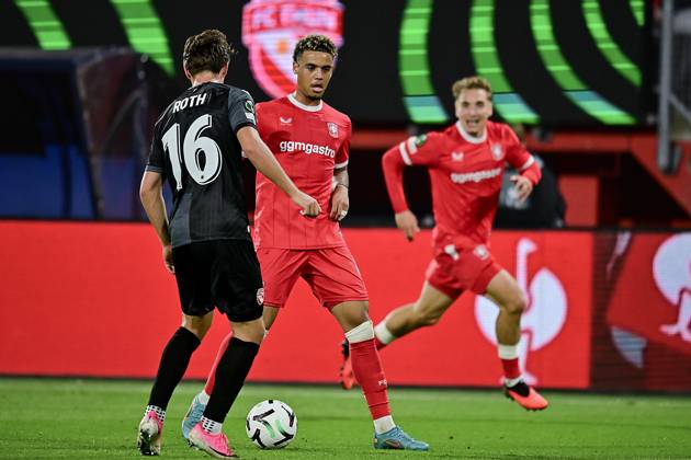 ENSCHEDE , 15Ã10-2026 , Stadium Grolsch Veste , season 2026 2027 , UEFA Conference League football , match between FC Twente and FC Thun , picture shows FC Twente player Daouda Weidmann vs FC Thun player Justin Roth Twente - Thun  x208454096x Copyright: