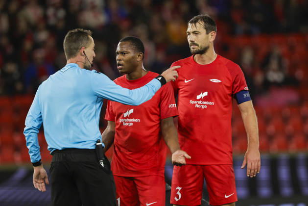 Soccer, Conference League 2026 Brann vs. Lincoln Red Imps, Bergen, October 15, 2026. Referee Dalibor ÄaernÃ½ shows a red card to Brann’s Neraysho Kasanwirjo during the Conference League soccer match between SK Brann and Lincoln Red Imps at Brann Stadium. Photo by Paul S. Amundsen NTB Bergen, Norway EDITORIAL USE ONLY RESTRICTED USE FOR BETTING COMPANIES  Copyright: xPaulxS.xAmundsenx xNTBx