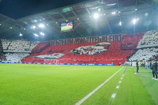 UEFA Conference-League: SC Freiburg vs FK Jablonec, 15.10.2026 SC Freiburg Fan-Choreografie mit Der Traum vom Titel bleibt UEFA Conference-League: SC Freiburg vs FK Jablonec, Europa-Park-Stadion, 15.10.2026 Copyright: xBEAUTIFULxSPORTS Boscox