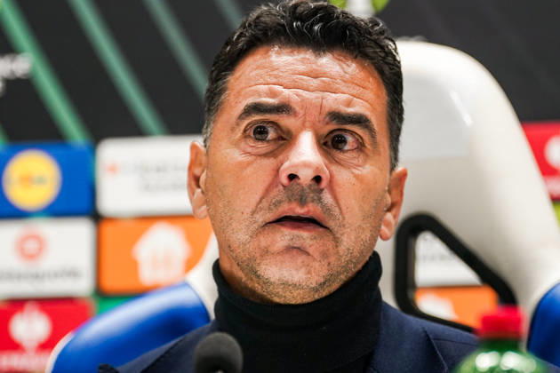 Fussball: Kroatien: UEFA Conference League 2026 2027 - 1. Runde, 15.10.2026 - HNK Hajduk Split vs. AFC Ajax Amsterdam - Stadion Poljud (Split, Kroatien); Pressekonferenz mit Michel (Miguel Angel Sanchez Munoz) (Michel) (AFC Ajax) Copyright: xLUKAxKOLANOVICx