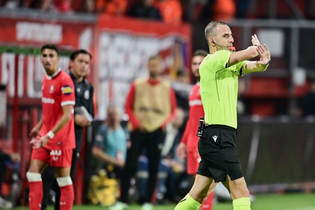 ENSCHEDE , 15Ã10-2026 , Stadium Grolsch Veste , season 2026 2027 , UEFA Conference League football , match between FC Twente and FC Thun , picture shows var Fabio Oliveira Melo no goal Referee Genc Nuza Twente - Thun  x208454234x Copyright: