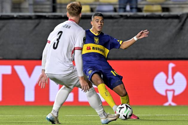 Sint-Truidense VV v Iberia Tbilisi - UEFA Conference League SINT-TRUIDEN, BELGIUM - OCTOBER 15 : Sebaoui Ilias forward of Sint-Truidense VV battles for the ball with Phillip Cancar defender of FC Iberia 1999 Tbilisi during the UEFA Conference League 2026 27 first qualifying round between Sint-Truidense VV and Iberia Tbilisi on October 15, 2026 in Sint-Truiden, Belgium, 15 10 2026 Sint-Truiden Belgium Copyright: xSesx
