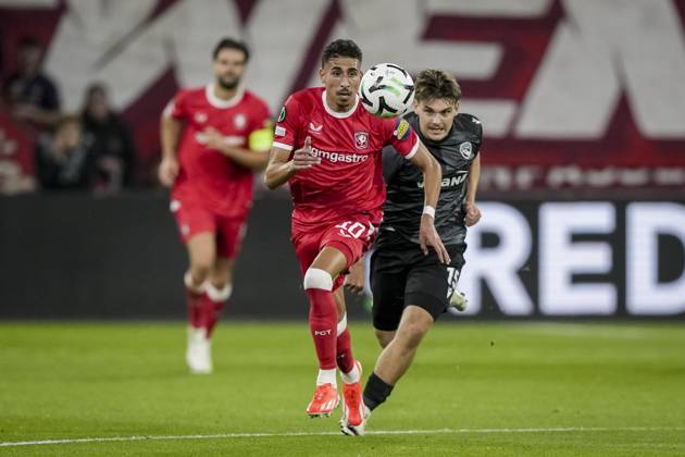ENSCHEDE - (lr) Younes Taha of FC Twente and Patrik Kristal of FC Thun during the Conference League match between FC Twente and FC Thun at De Grolsch Veste stadium on 15 October 2026 in Enschede, the Netherlands. TOBIAS KLEUVER ANP xVIxANPxSportx xxANPxIVx 572552642 originalFilename: 572552642.jpg