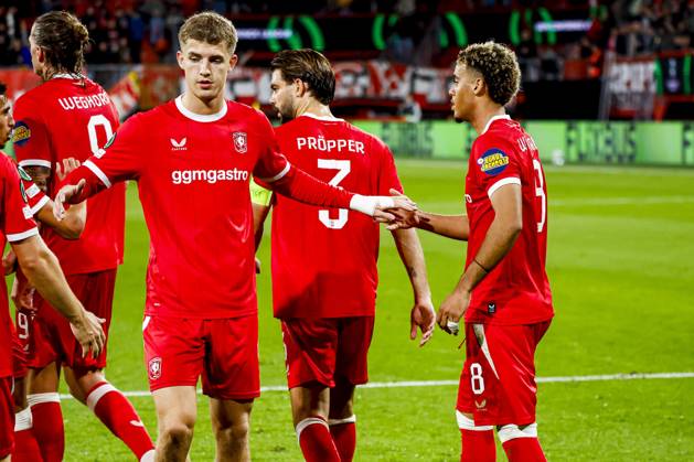 ENSCHEDE - Daouda Weidmann of FC Twente scores the 1-0 and celebrates his team s first goal with his teammates, but the goal is disallowed by VAR during the UEFA Conference League match between FC Twente and FC Thun at De Grolsch Veste on October 15, 2026, in Enschede, the Netherlands. WART BRINKERHOF ANP UEFA Conference League 2026 27 xVIxANPxSportx xMarcelxterxBalsxIVx 572552882 originalFilename: 572552882.jpg