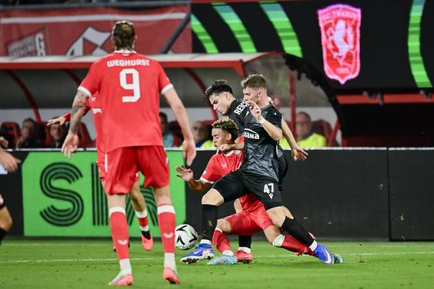 ENSCHEDE , 15Ã10-2026 , Stadium Grolsch Veste , season 2026 2027 , UEFA Conference League football , match between FC Twente and FC Thun , picture shows FC Twente player Daouda Weidmann vs FC Thun player Fabio Fehr Twente - Thun  x208454367x Copyright: