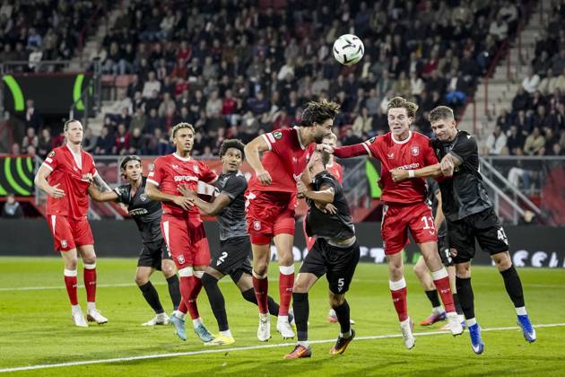 ENSCHEDE - (lr) Wout Weghorst of FC Twente, Jan Bamert of FC Thun, Daouda Weidmann of FC Twente, Olivier Mambwa of FC Thun, Robin Pröpper of FC Twente, Nicolas Bürgy of FC Thun, Daan Rots of FC Twente and Fabio Fehr of FC Thun during the Conference League match between FC Twente and FC Thun at De Grolsch Veste stadium on 15 October 2026 in Enschede, the Netherlands. TOBIAS KLEUVER ANP xVIxANPxSportx xxANPxIVx 572552831 originalFilename: 572552831.jpg