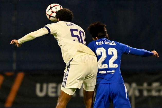 ZAGREB, CROATIA - OCTOBER 15: Kais Barry of Anderlecht (L) in action against Matteo Perez Vinlof of Dinamo Zagreb (R) during the UEFA Europa League match between Dinamo Zagreb (Croatia) and Anderlecht (Belgium) at Stadion Maksimir, Zagreb on October 15, 2026 in Zagreb, Croatia. (Photo by Igor Kupljenik Sports Press Photo). Copyright: xIgorxKupljenikx xSPPx Sportspressphoto_SPR257231