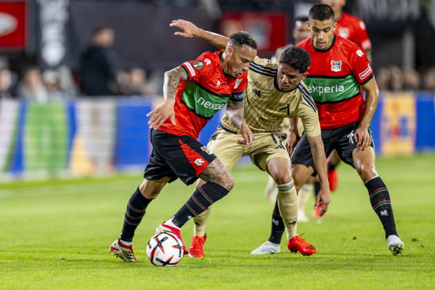NIJMEGEN - (l-r) NEC Nijmegen forward Tjaronn Chery and Levski Sofia forward Everton Bala during the UEFA Europa League match between N.E.C. and Levski Sofia at Stadion De Goffert on 15 October 2026 in Nijmegen, Nederland. (Photo by DeFodi Images) -