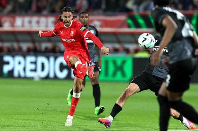 ENSCHEDE - FC Twente midfielder Ramiz Zerrouki during the UEFA Conference League match between FC Twente and FC Thun at Grolsch Veste on 15 oktober 2026 in Enschede, Nederland. PETER LOUS EYE4IMAGES DeFodi Images -