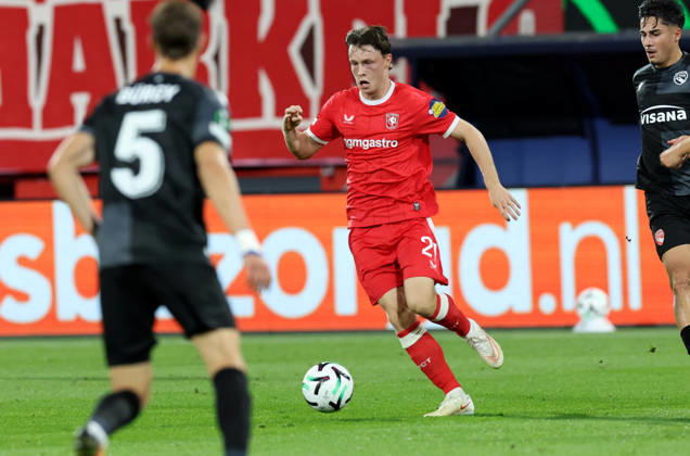 ENSCHEDE - FC Twente midfielder Sondre Ørjasæter during the UEFA Conference League match between FC Twente and FC Thun at Grolsch Veste on 15 October 2026 in Enschede, Netherlands. PETER LOUS EYE4IMAGES DeFodi Images -
