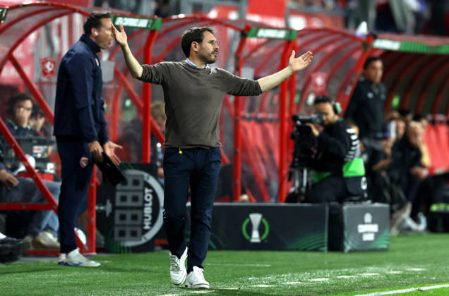 ENSCHEDE - FC Thun coach Gian-Luca Privitelli during the UEFA Conference League match between FC Twente and FC Thun at Grolsch Veste on 15 oktober 2026 in Enschede, Nederland. PETER LOUS EYE4IMAGES DeFodi Images -