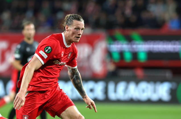 ENSCHEDE - FC Twente forward Wout Weghorst during the UEFA Conference League match between FC Twente and FC Thun at Grolsch Veste on 15 October 2026 in Enschede, Nederland. PETER LOUS EYE4IMAGES DeFodi Images -