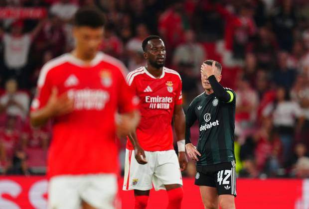 Callum McGregor of Celtic reacts after the third goal scored by Jhon Duran of Benfica Benfica v Celtic, UEFA Europa League, Football, Estadio da Luz, Lisbon, Portugal - 15 Oct 2026Lisbon Estadio da Luz Portugal  Copyright: xJavierxGarcia Shutterstockx 17218495ad