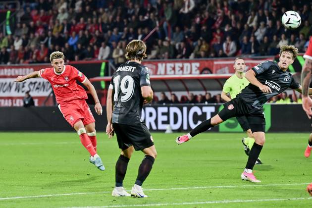 ENSCHEDE , 15Ã10-2026 , Stadium Grolsch Veste , season 2026 2027 , UEFA Conference League football , match between FC Twente and FC Thun , picture shows FC Twente player Daouda Weidmann Twente - Thun  x208455060x Copyright: