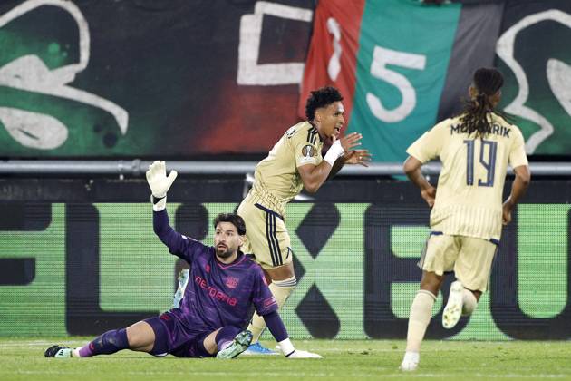 NIJMEGEN - (lr) NEC Nijmegen goalkeeper Gonzalo Crettaz is disappointed, Reinaldo of Levski Sofia celebrates the 0-1, Mehdi Moubarik of Levski Sofia during the Europa League match between NEC and PFC Levski Sofia at De Goffert on October 15, 2026 in Nijmegen, Netherlands. BART STOUTJESDIJK ANP xVIxANPxSportx xxANPxIVx 572554277 originalFilename: 572554277.jpg