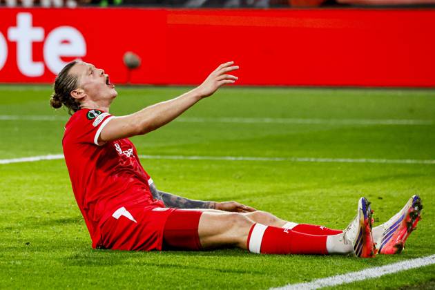 ENSCHEDE - Wout Weghorst of FC Twente reacts during the UEFA Conference League match between FC Twente and FC Thun at De Grolsch Veste on October 15, 2026 in Enschede, the Netherlands. WART BRINKERHOF ANP UEFA Conference League 2026 27 xVIxANPxSportx xMarcelxterxBalsxIVx 572554409 originalFilename: 572554409.jpg