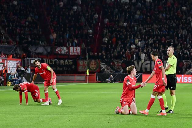 ENSCHEDE , 15Ã10-2026 , Stadium Grolsch Veste , season 2026 2027 , UEFA Conference League football , match between FC Twente and FC Thun , picture shows FC Twente player Benjamin Nagel , FC Twente player Robin Propper , FC Twente player Daan Rots and FC Twente player Younes Taha Twente - Thun  x208455208x Copyright: