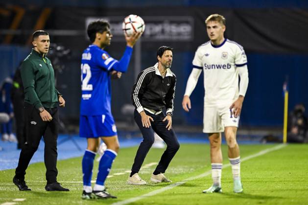 GNK Dinamo v RSC Anderlecht - UEFA Europa League ZAGREB, CROATIA - OCTOBER 15 : Bruno Vitor head coach of RSC Anderlecht in action during the UEFA Europa League 2026 27 League Phase matchday 2 match between GNK Dinamo and RSC Anderlecht on October 15, 2026 in Zagreb, Croatia, 15 10 2026 Zagreb Croatia  Copyright: xNicoxVereeckenx