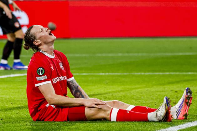 ENSCHEDE - Wout Weghorst of FC Twente reacts during the UEFA Conference League match between FC Twente and FC Thun at De Grolsch Veste on October 15, 2026 in Enschede, the Netherlands. WART BRINKERHOF ANP UEFA Conference League 2026 27 xVIxANPxSportx xMarcelxterxBalsxIVx 572554428 originalFilename: 572554428.jpg
