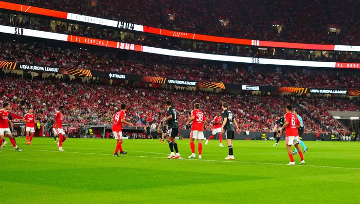 Kieran Tierney of Celtic tries his luck from long range Benfica v Celtic, UEFA Europa League, Football, Estadio da Luz, Lisbon, Portugal - 15 Oct 2026Lisbon Estadio da Luz Portugal  Copyright: xJavierxGarcia Shutterstockx 17218495af