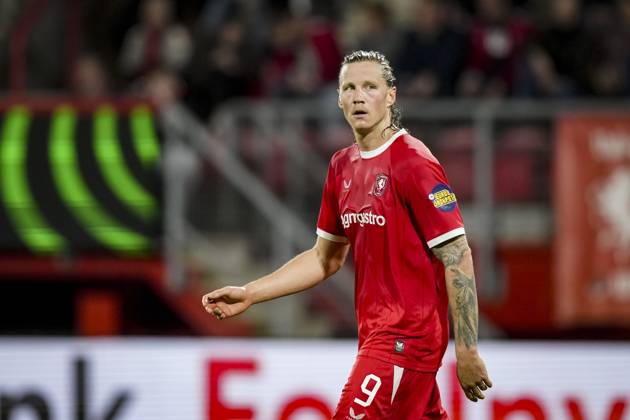 ENSCHEDE - Wout Weghorst of FC Twente during the Conference League match between FC Twente and FC Thun at De Grolsch Veste stadium on October 15, 2026 in Enschede, the Netherlands. TOBIAS KLEUVER ANP xVIxANPxSportx xxANPxIVx 572555157 originalFilename: 572555157.jpg