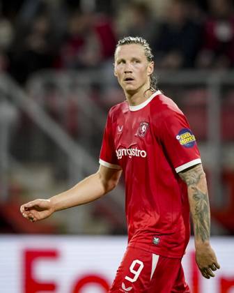 ENSCHEDE - Wout Weghorst of FC Twente during the Conference League match between FC Twente and FC Thun at De Grolsch Veste stadium on October 15, 2026 in Enschede, the Netherlands. TOBIAS KLEUVER ANP xVIxANPxSportx xxANPxIVx 572555172 originalFilename: 572555172.jpg