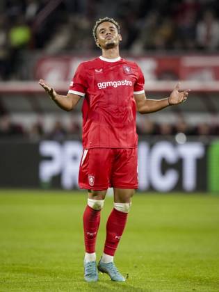 ENSCHEDE - Daouda Weidmann of FC Twente during the Conference League match between FC Twente and FC Thun at De Grolsch Veste stadium on October 15, 2026 in Enschede, Netherlands. TOBIAS KLEUVER ANP xVIxANPxSportx xxANPxIVx 572555182 originalFilename: 572555182.jpg