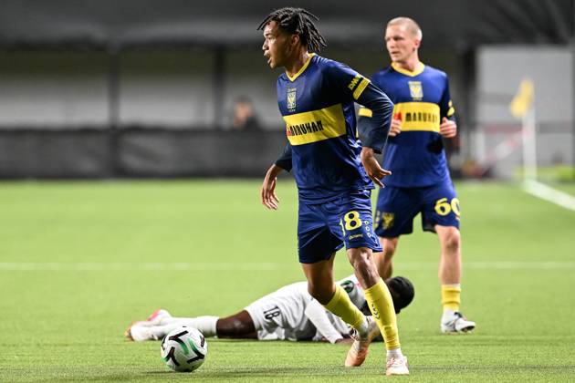 Iberia s Lucas Cafe and STVV s Nelson Ishiwatari pictured in action during a soccer game between Belgian Sint-Truidense VV and Georgian FC Iberia 1999 Tbilisi, Thursday 15 October 2026 in Sint-Truiden, the opening match of the UEFA Conference League league phase. JILLxDELSAUX  x189929857x