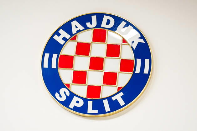 Fussball: Kroatien: UEFA Conference League 2026 2027 - 1. Runde, 15.10.2026 - HNK Hajduk Split vs. AFC Ajax Amsterdam - Stadion Poljud (Split, Kroatien); Hajduk Split Logo, Branding, Design, Grb Copyright: xLUKAxKOLANOVICx