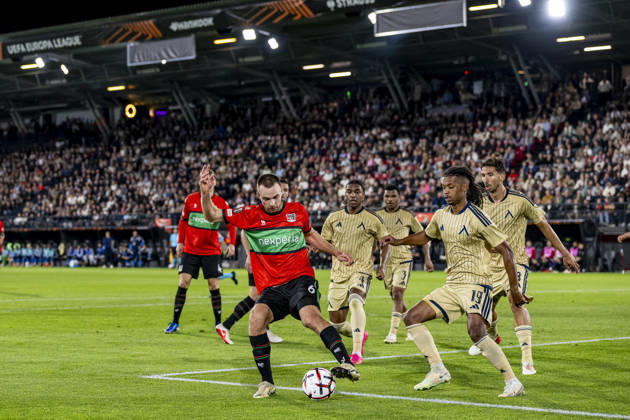 NIJMEGEN - (l-r) NEC Nijmegen midfielder Darko Nejaömic and Levski Sofia midfielder Mehdi Moubarik during the UEFA Europa League match between N.E.C. and Levski Sofia at Stadion De Goffert on 15 October 2026 in Nijmegen, Nederland. (Photo by DeFodi Images) -