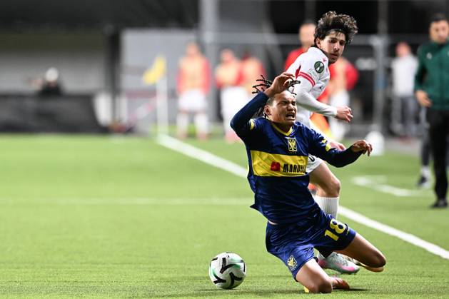 Iberia s Nikoloz Dadiani and STVV s Nelson Ishiwatari pictured in action during a soccer game between Belgian Sint-Truidense VV and Georgian FC Iberia 1999 Tbilisi, Thursday 15 October 2026 in Sint-Truiden, the opening match of the UEFA Conference League league phase. JILLxDELSAUX  x189933076x