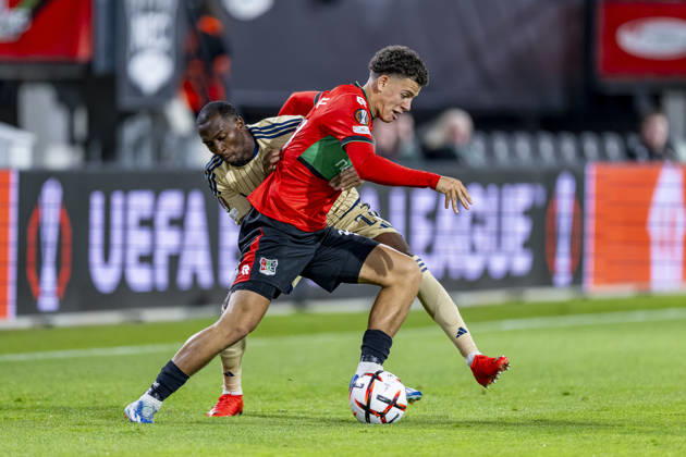 NIJMEGEN - (l-r) NEC Nijmegen forward Clement Bischoff and Levski Sofia defender Aldair Neves during the UEFA Europa League match between N.E.C. and Levski Sofia at Stadion De Goffert on 15 oktober 2026 in Nijmegen, Nederland. (Photo by DeFodi Images) -