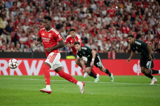 October 15, 2026, Lisbon, Lisbon, Portugal: SL Benfica forward JHON DURAN runs toward the ball with Celtic FC players pursuing during the UEFA Europa League league phase matchday two match at Estadio da Luz in Lisbon, Portugal, on October 15, 2026. SL Benfica V Celtic FC - UEFA Europa League, Lisbon, Portugal  - ZUMAr238 20261015_zip_r238_005 Copyright: xRicardoxRochax