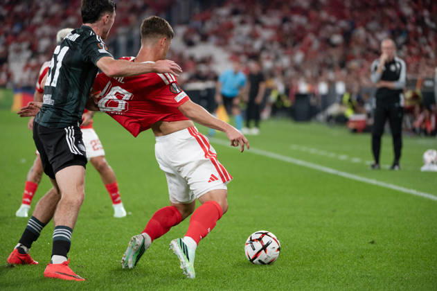 October 15, 2026, Lisbon, Lisbon, Portugal: SL Benfica defender SAMUEL DAHL shields the ball from a Celtic FC opponent during their UEFA Europa League league phase matchday two match at Estadio da Luz in Lisbon, Portugal, on October 15, 2026. SL Benfica V Celtic FC - UEFA Europa League, Lisbon, Portugal  - ZUMAr238 20261015_zip_r238_009 Copyright: xRicardoxRochax