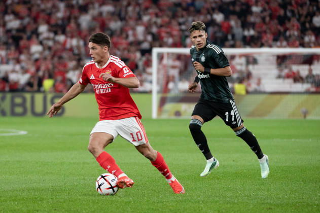 October 15, 2026, Lisbon, Lisbon, Portugal: SL Benfica midfielder GEORGIY SUDAKOV controls the ball with a Celtic FC player pursuing him during their UEFA Europa League league phase matchday two fixture at Estadio da Luz in Lisbon, Portugal, on October 15, 2026. SL Benfica V Celtic FC - UEFA Europa League, Lisbon, Portugal  - ZUMAr238 20261015_zip_r238_015 Copyright: xRicardoxRochax