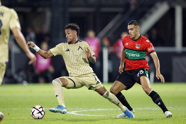 NIJMEGEN - (lr) Reinaldo of Levski Sofia, Gabriel Bras of NEC Nijmegen during the Europa League match between NEC and PFC Levski Sofia at De Goffert on October 15, 2026 in Nijmegen, the Netherlands. BART STOUTJESDIJK ANP xVIxANPxSportx xxANPxIVx 572559703 originalFilename: 572559703.jpg